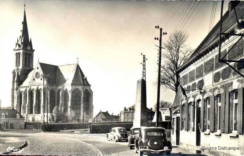 59 Bouvines Eglise et Pyramide.jpg